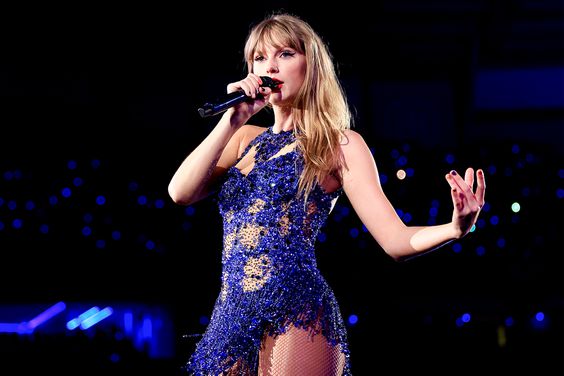 Taylor Swift performs onstage during "Taylor Swift | The Eras Tour" at Allianz Parque on November 24, 2023 in Sao Paulo, Brazil