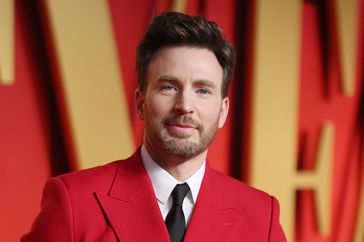 Chris Evans attends the 2024 Vanity Fair Oscar Party Hosted By Radhika Jones at Wallis Annenberg Center for the Performing Arts on March 10, 2024 in Beverly Hills, California.