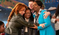 Abbot Elementary stars Lisa Ann Walter, Quinta Brunson, Sheryl Lee Ralph and Chris Perfetti hug