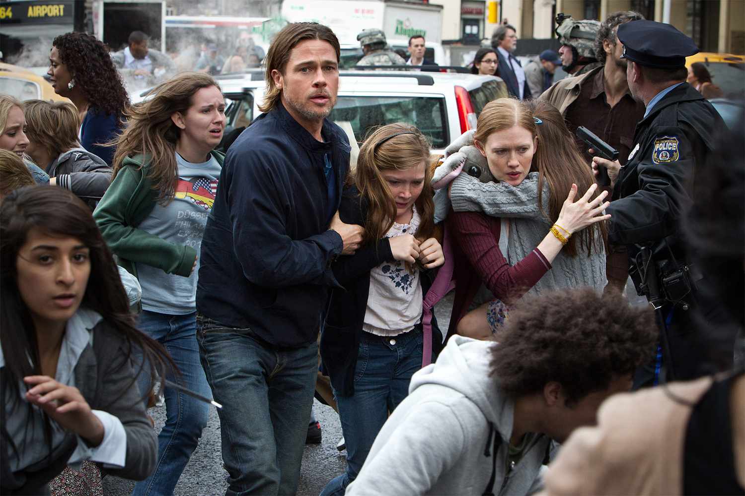 WORLD WAR Z, from left: Brad Pitt, Abigail Hargrove, Mireille Enos, 2013, ph: Jaap Buitendijk/©Param