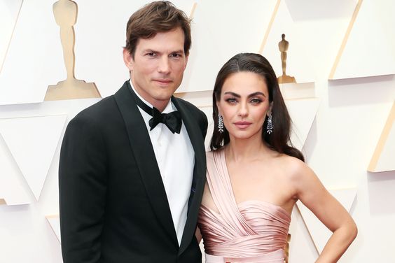 HOLLYWOOD, CALIFORNIA - MARCH 27: (L-R) Ashton Kutcher and Mila Kunis attend the 94th Annual Academy Awards at Hollywood and Highland on March 27, 2022 in Hollywood, California. (Photo by David Livingston/Getty Images)