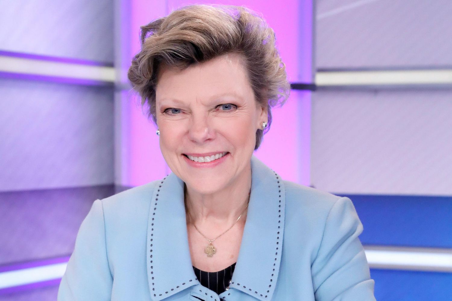 COKIE ROBERTS