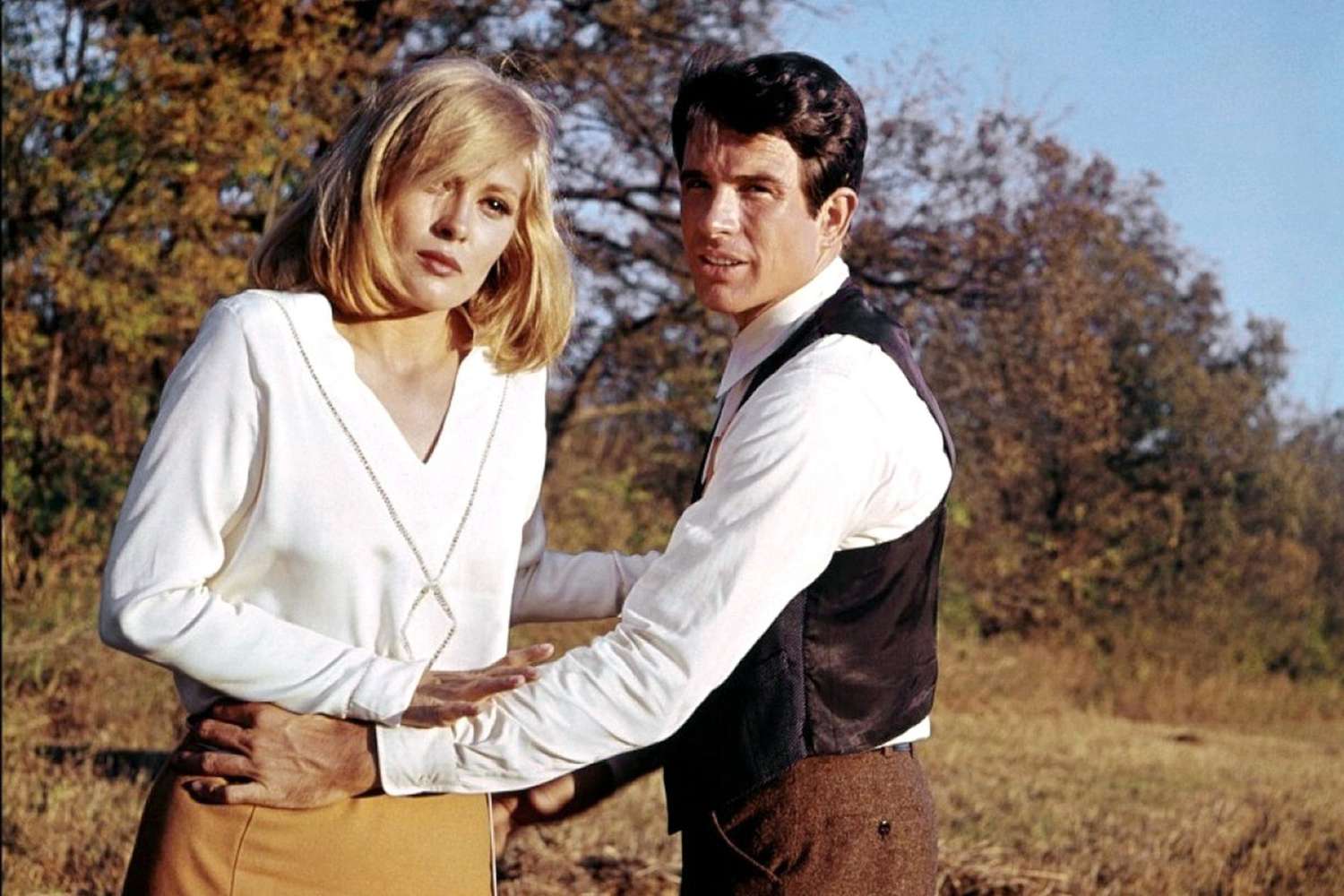 BONNIE AND CLYDE - BONNIE AND CLYDE 1967 DIRECTED BY ARTHUR PENN Faye Dunaway and Warren Beatty - 19