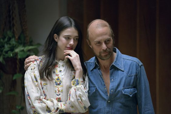 FOSSE VERDON "Where Am I Going?" Episode 5 (Airs Tuesday, May 7, 10:00 pm/ep) -- Pictured: (l-r) Margaret Qualley as Ann Reinking, Sam Rockwell as Bob Fosse. CR: Michael Parmelee/FX