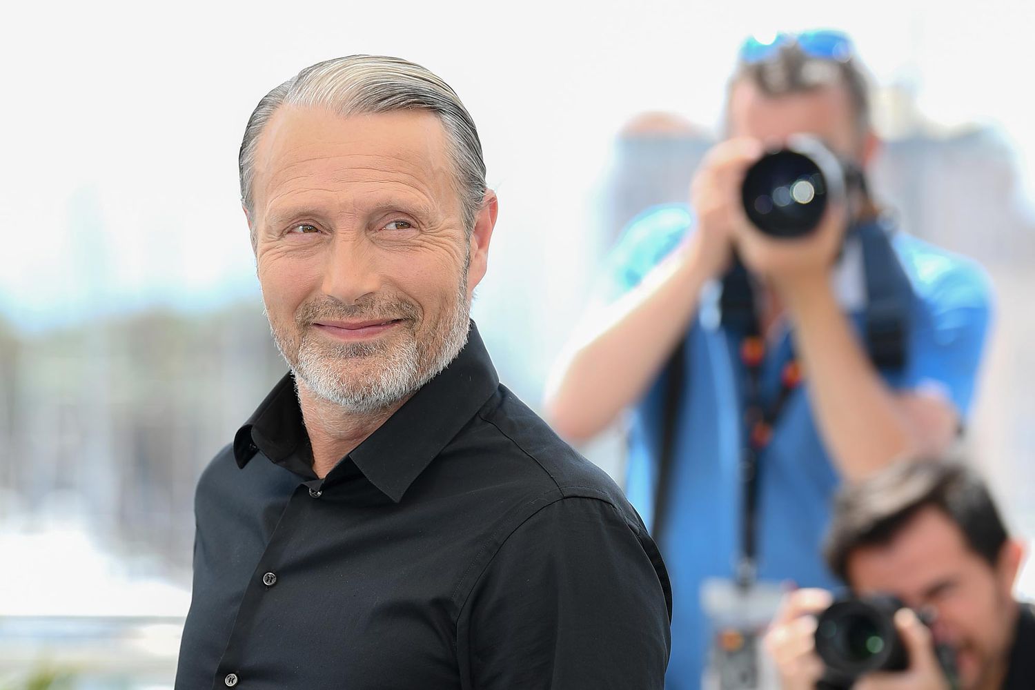 Mads Mikkelsen attends a photocall ahead of the rendez-vous with Mads Mikkelsen event at the 75th annual Cannes film festival at Palais des Festivals on May 26, 2022 in Cannes, France.