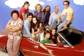 THAT '70s SHOW, (top, l to r): Ashton Kutcher, Debra Jo Rupp, Tommy Chong, Kurtwood Smith, Danny Mas