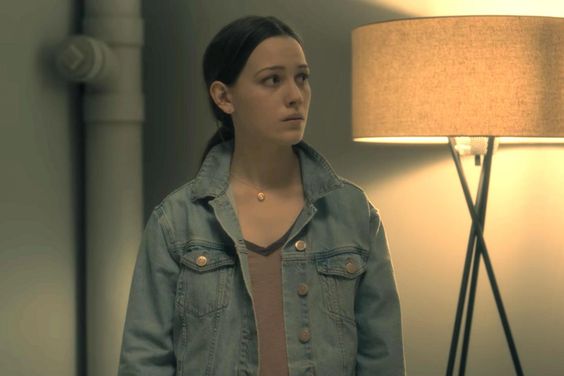 The Haunting of Hill House (screen grab) Victoria Pedretti CR: Netflix