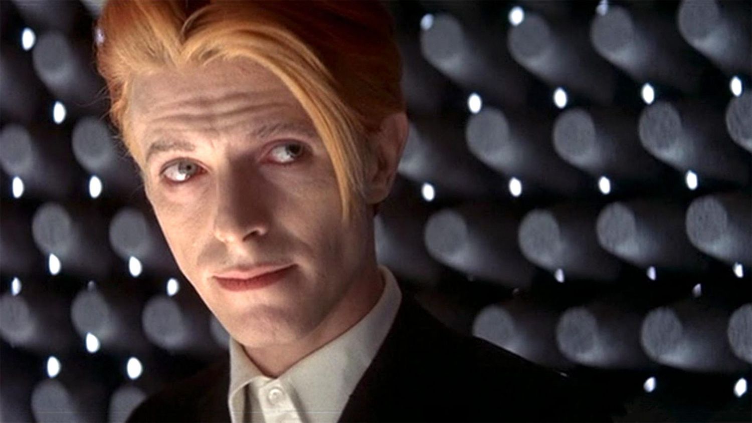 The Man Who Fell to Earth (1976) (screen grab) David Bowie CR: British Lion Films