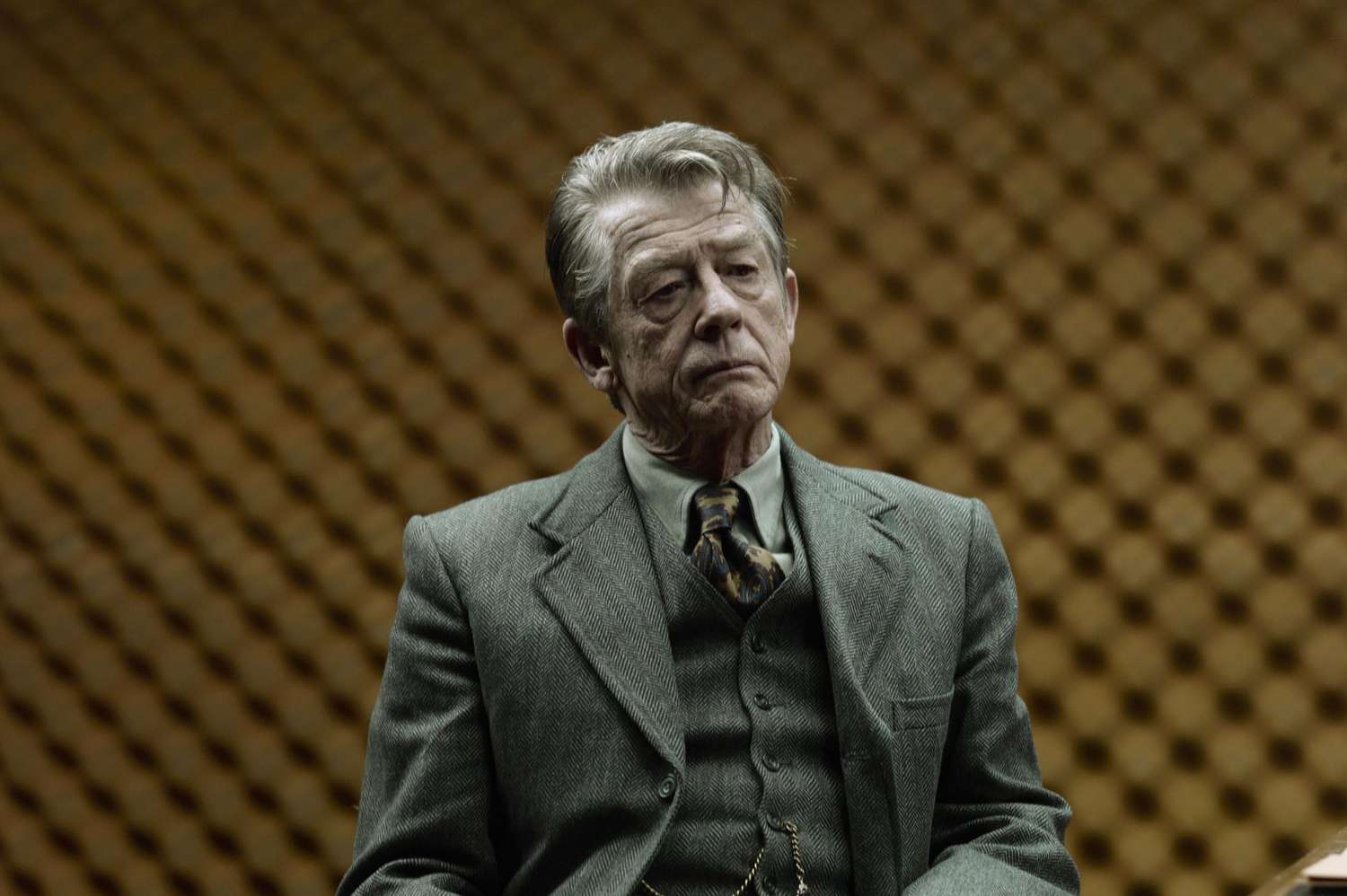 TINKER TAILOR SOLDIER SPY, John Hurt, 2011. ph: Jack English/&copy;Focus Features/Courtesy Everett Collec