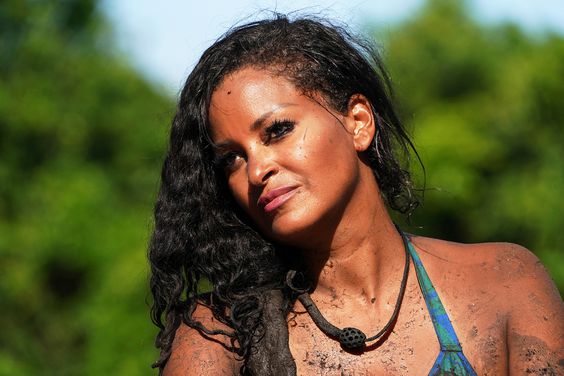  Claudia Jordan on 'Deal or No Deal Island' season 1