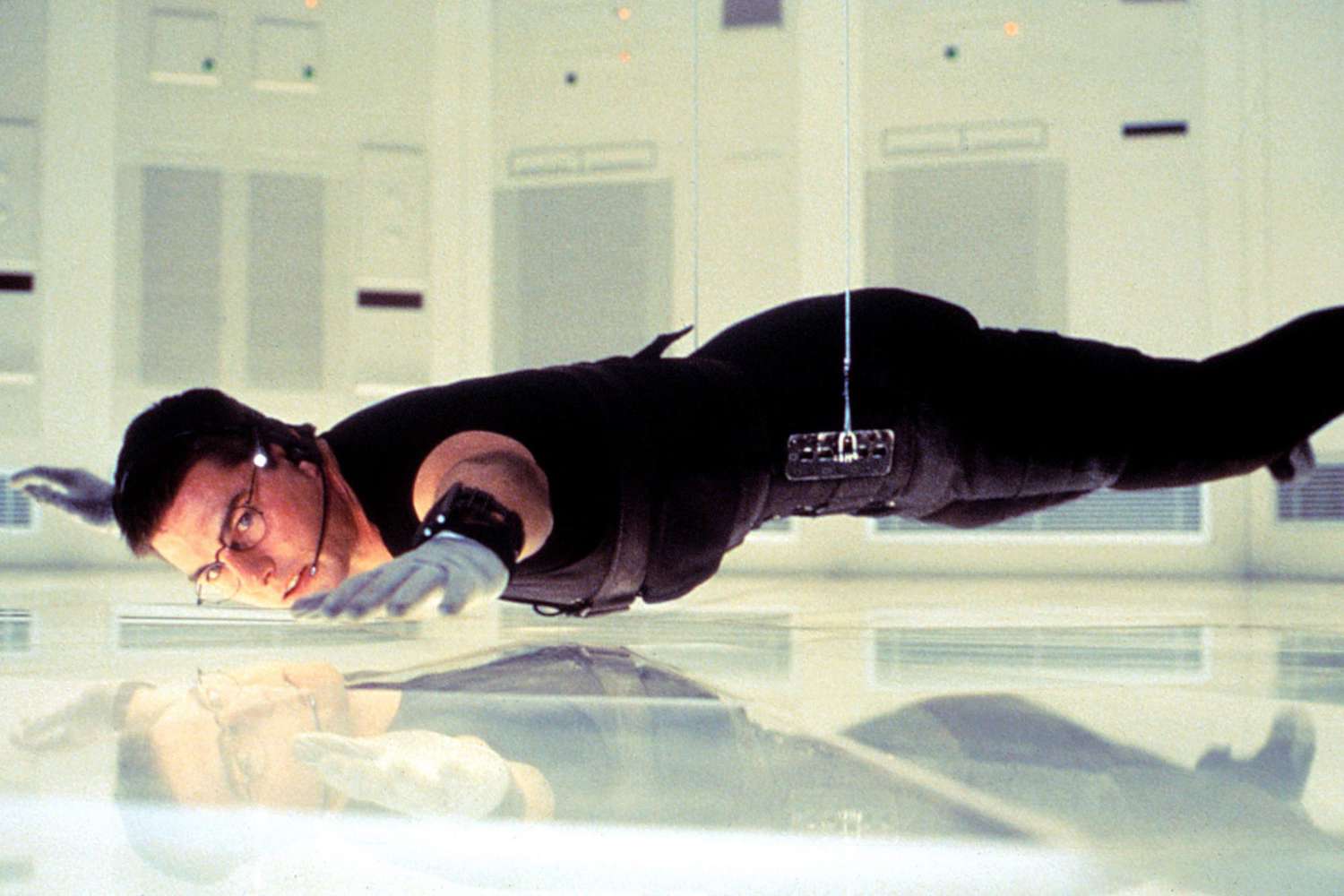 MISSION: IMPOSSIBLE, Tom Cruise, 1996. (c) Paramount Pictures/ Courtesy: Everett Collection.