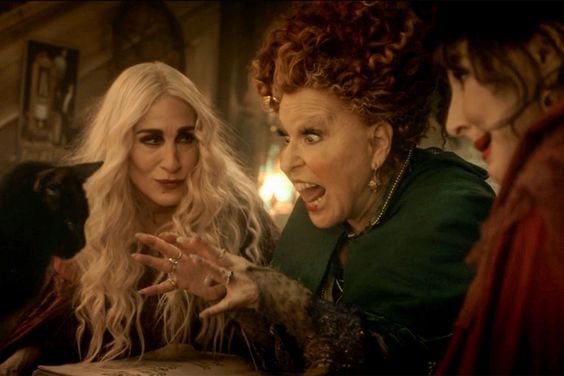 Sarah Jessica Parker, Bette Midler, Kathy Najimy in 'Hocus Pocus 2'