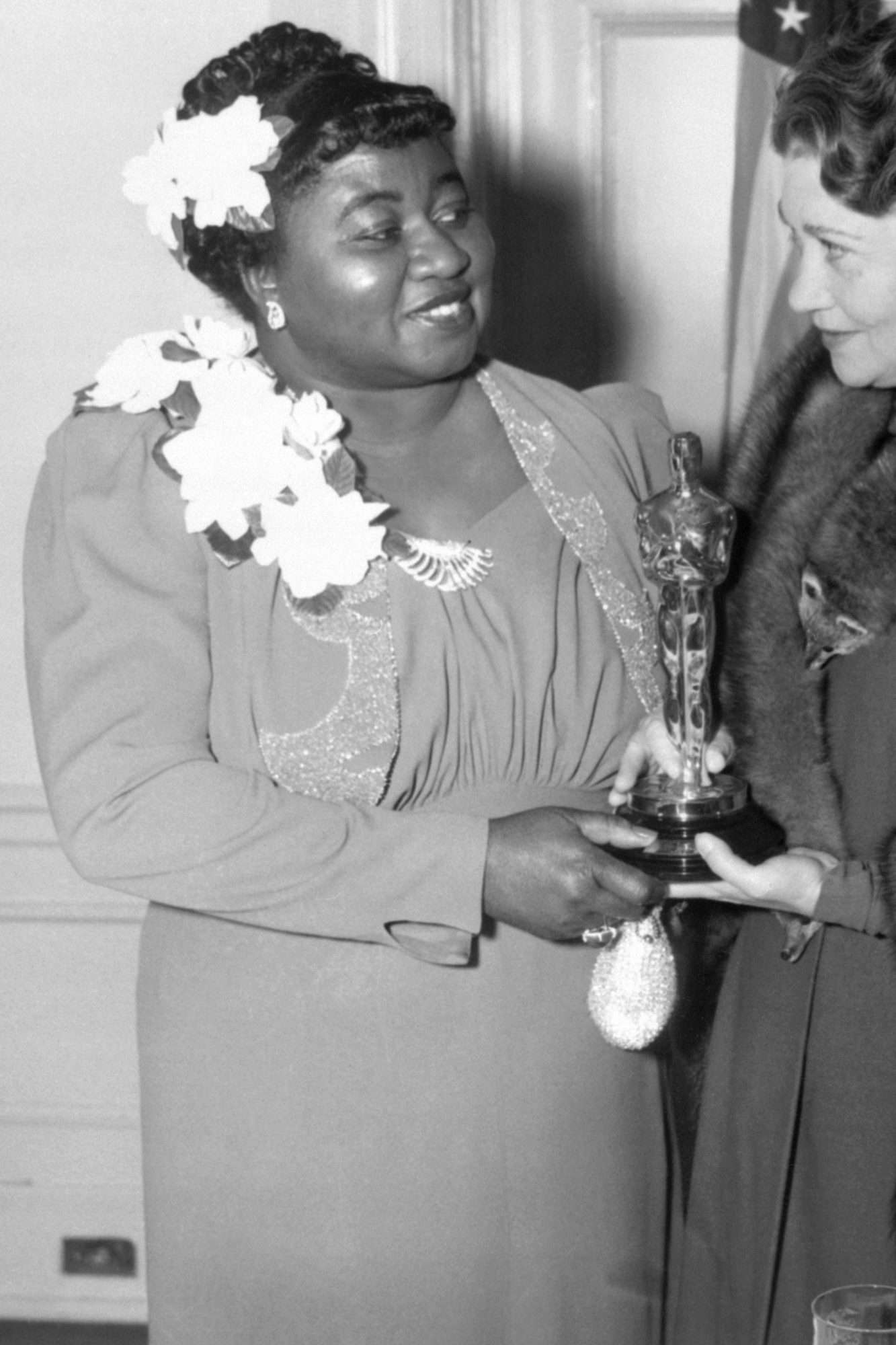 Hattie McDaniel, Left, Gets Academy Award