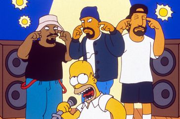 THE SIMPSONS, Cypress Hill, back, from left: Sen D.O.G., Deejay Muggs, B-Real, front: Homer Simpson, 'Homerpalooza', season 7, ep. 24, aired 5/19/1996