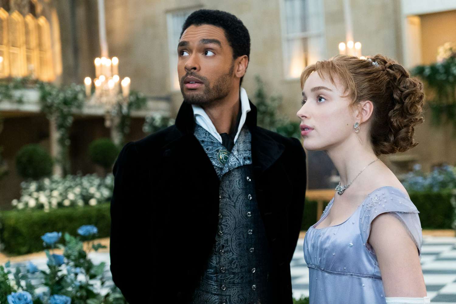 BRIDGERTON (L to R) REGÉ-JEAN PAGE as SIMON BASSET and PHOEBE DYNEVOR as DAPHNE BRIDGERTON