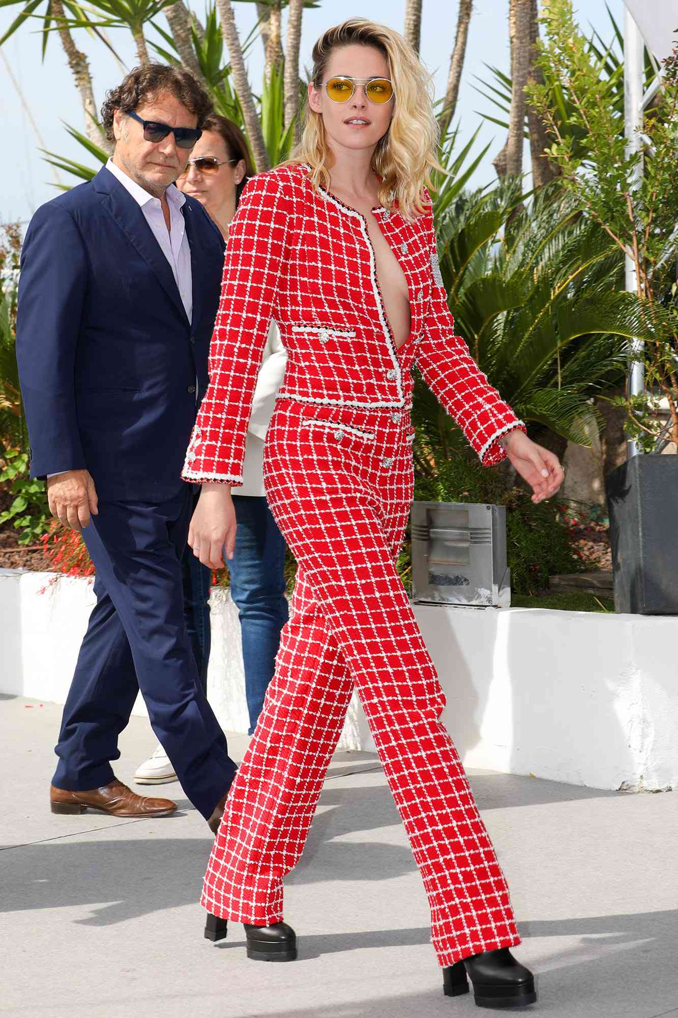 Cannes Film Festival 2022 Kristen Stewart attends the photocall for "Crimes Of The Future" during the 75th annual Cannes film festival at Palais des Festivals on May 24, 2022 in Cannes, France.