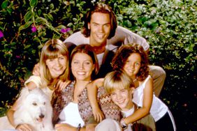 7TH HEAVEN, Barry Watson (top), middle row: Beverly Mitchell, Jessica Biel, Mackenzie Rosman, bottom