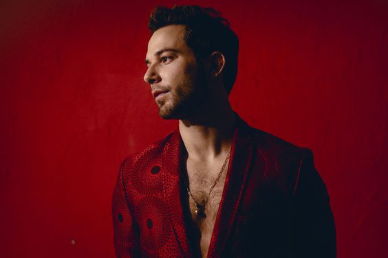 Skylar Astin