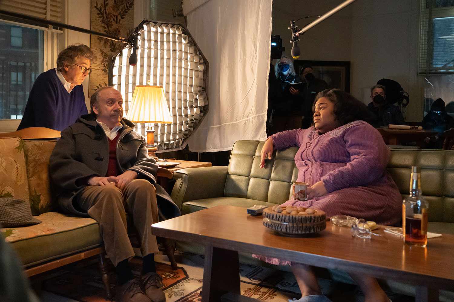 HO_00837_R (l-r.) Director Alexander Payne and actors Paul Giamatti and DaâVine Joy Randolph on the set of their film THE HOLDOVERS, a Focus Features release. Credit: Seacia Pavao / Â© 2023 FOCUS FEATURES LLC