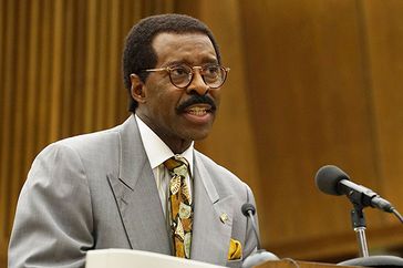 ALL CROPS: THE PEOPLE v. O.J. SIMPSON: AMERICAN CRIME STORY "Manna From Heaven" Episode 109 (Airs Tuesday, March 29, 10:00 pm/ep) -- Pictured: Courtney B. Vance as Johnnie Cochran. CR: Byron Cohen /FX