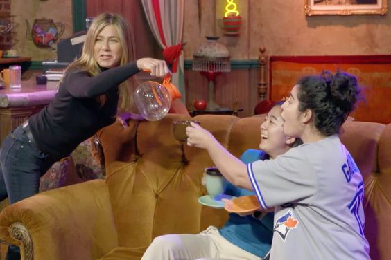 Jennifer Aniston Scares Fans at Central Perk