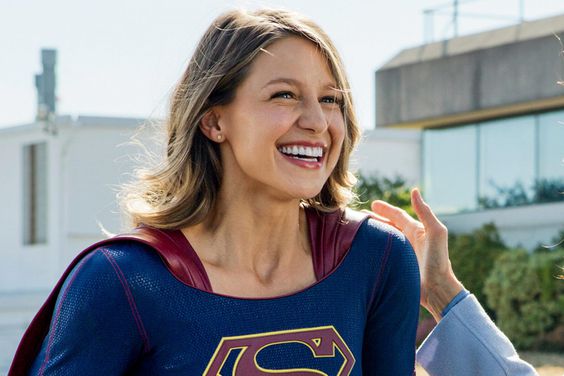 Supergirl -- "Welcome to Earth" -- Image SPG203b_BTS_0273 -- Pictured: Behind the scenes with Melissa Benoist as Kara/Supergirl and guest Lynda Carter as President, Olivia Marsdin -- Photo: Bettina Strauss/The CW -- &copy; 2016 The CW Network, LLC. All Rights Reserved