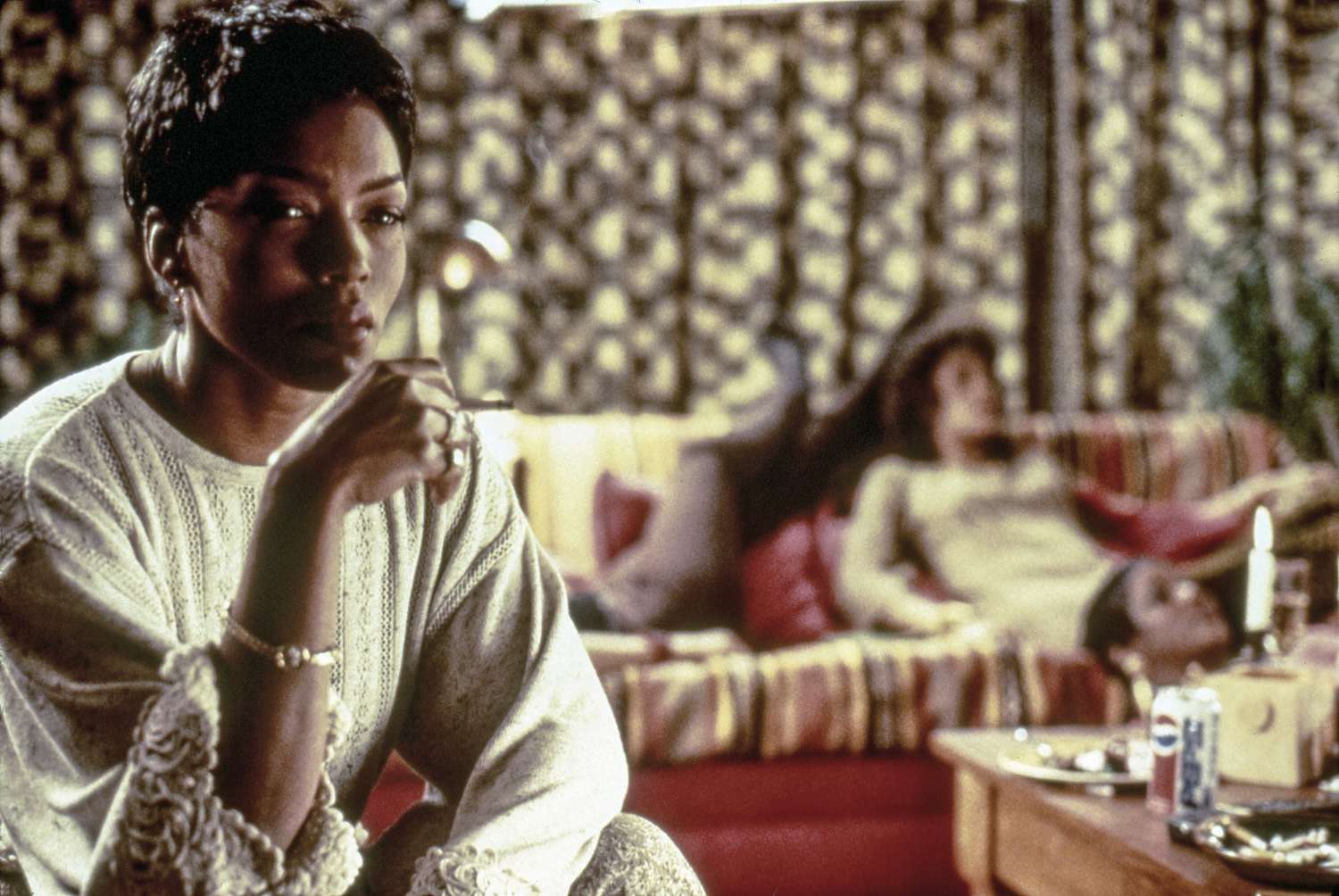 WAITING TO EXHALE, Angela Bassett