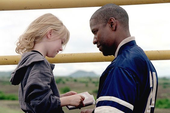 Editorial use only. No book cover usage. Mandatory Credit: Photo by Moviestore/Shutterstock (1573543a) Man On Fire, Dakota Fanning, Denzel Washington Film and Television