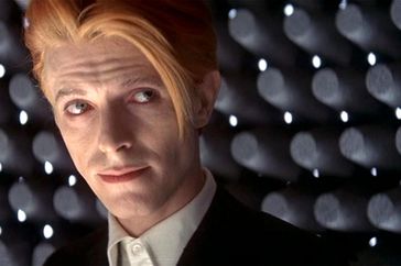 The Man Who Fell to Earth (1976) (screen grab) David Bowie CR: British Lion Films