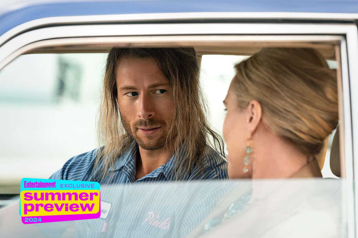 Hit Man. (L-R) Glen Powell as Gary Johnson and Jo-Ann Robinson as Society Lady in Hit Man