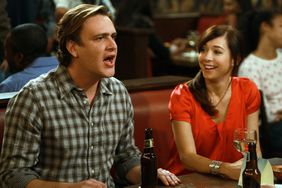 Jason Segel and Alyson Hannigan appear on 'How I Met Your Mother' in 2008