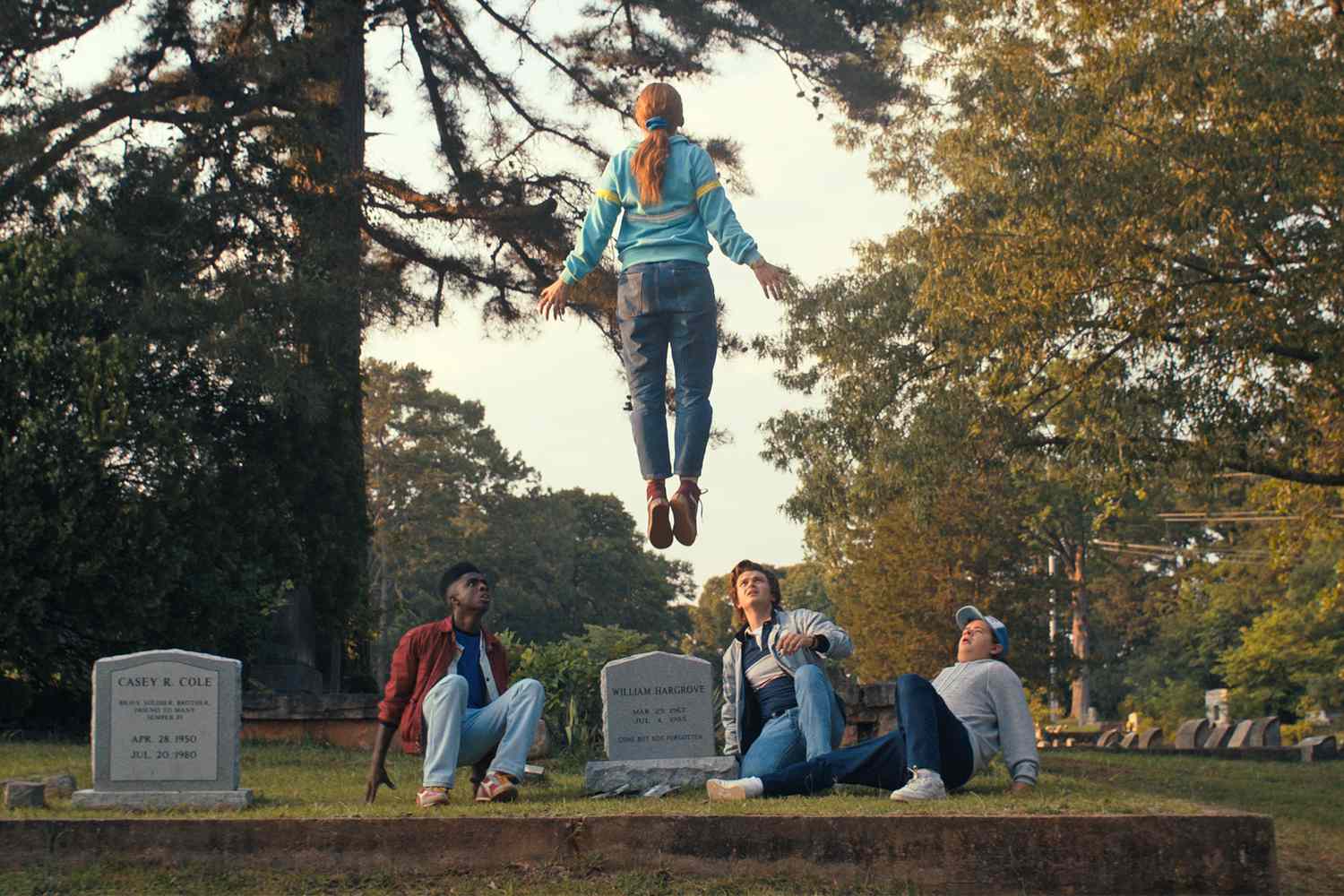 STRANGER THINGS (L to R) Caleb McLaughlin as Lucas, Sadie Sink as Max, Joe Keery as Steve, Gaten Matarazzo as Dustin in STRANGER THINGS. Cr. Courtesy of Netflix © 2022