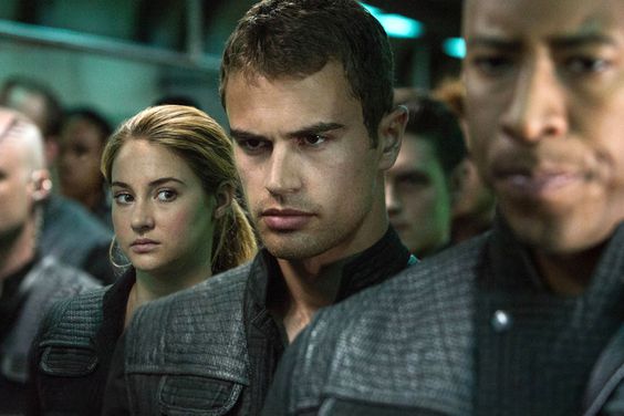 Divergent (2014) SHAILENE WOODLEY and THEO JAMES