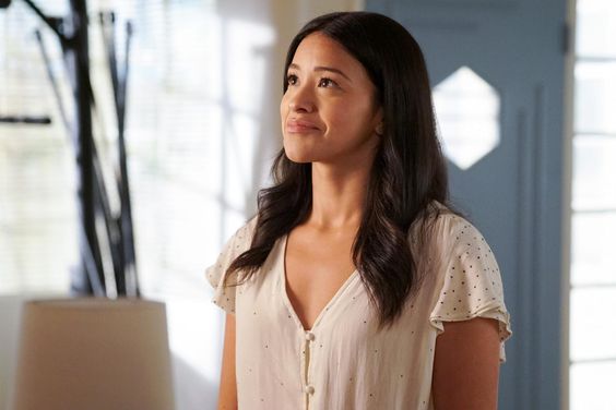 Jane The Virgin -- "Chapter Ninety-Two" -- Image Number: JAV511b_0372.jpg -- Pictured: Justin Baldoni as Rafael and Gina Rodriguez as Jane -- Photo: Kevin Estrada/The CW -- &Atilde;&Acirc;&copy; 2019 The CW Network, LLC. All Rights Reserved.