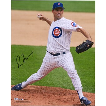 Autographed Chicago Cubs Greg Maddux Fanatics Authentic 16" x 20" Pitching Photograph