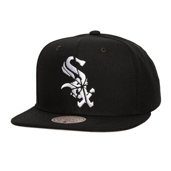 Men's Chicago White Sox Mitchell & Ness Black Shattered Snapback Hat