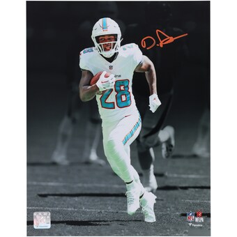 De’Von Achane Miami Dolphins Autographed Fanatics Authentic 11" x 14" Touchdown Spotlight Photograph