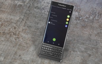 BlackBerry holiday deals: cheaper Passport, $95 Priv accessories offered for free
