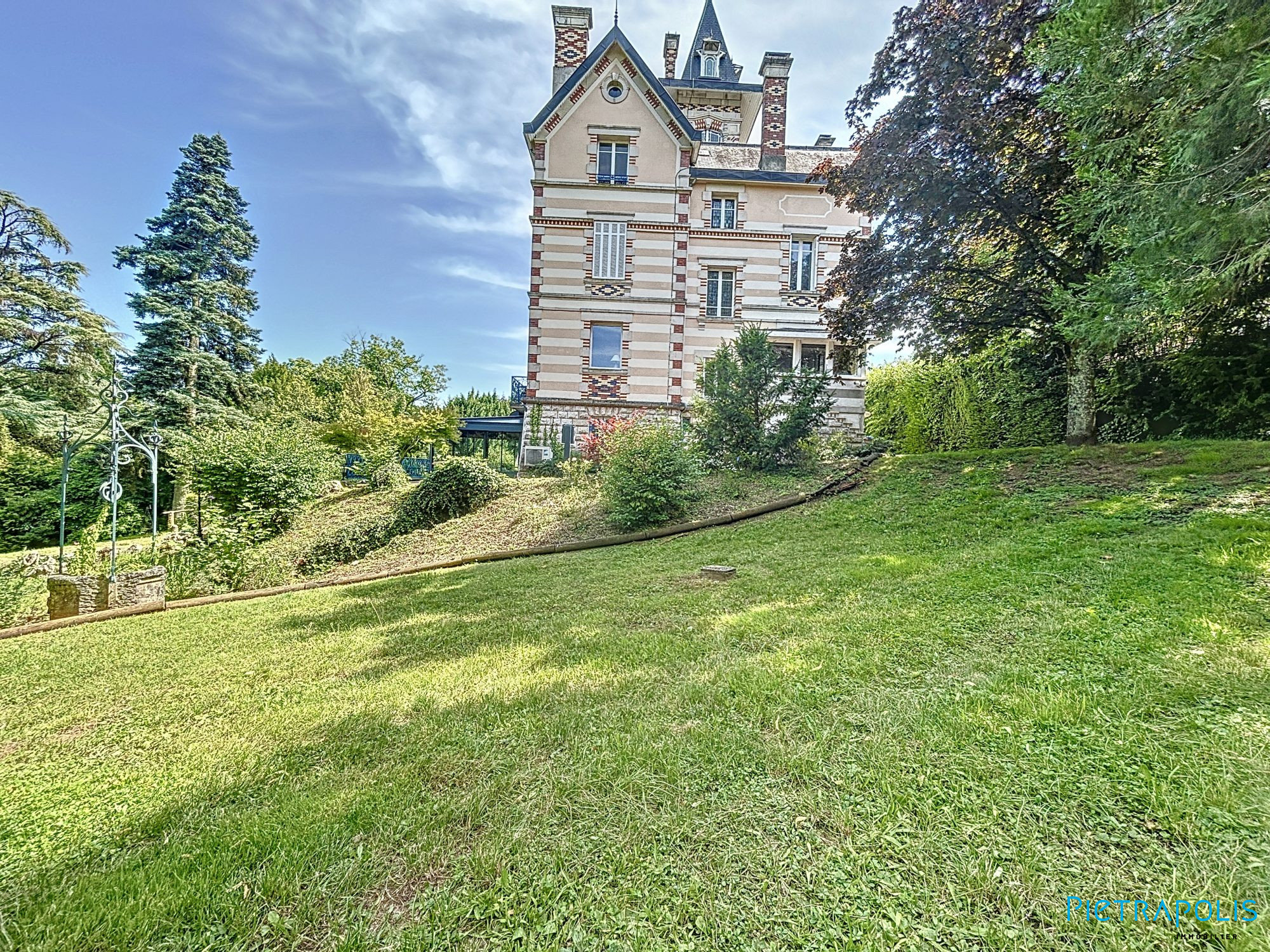 Château 11 pièces 445 m²