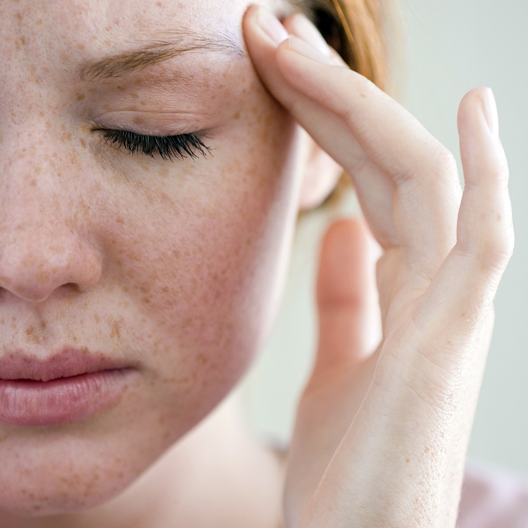 headache woman_ThinkstockPhotos