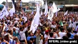 Residents of Pakistan's Swat Valley protest against a planned operation by the nation's military.