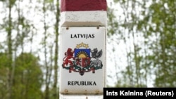 Passenger cars registered in Belarus will be barred from entering the EU through various crossing points along Latvia's borders. (file photo)