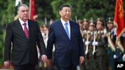  Tajik President Emomali Rahmon and China's Xi Jinping meet in Dushanbe on July 5.