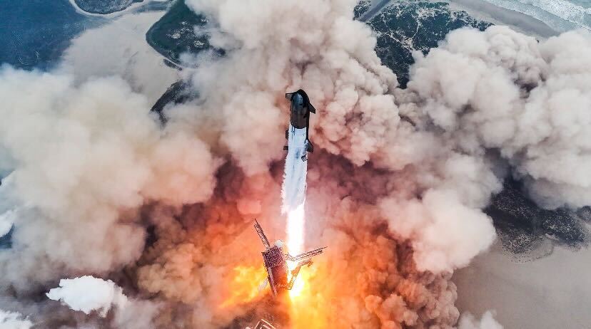 A SpaceX Starship rocket lifting off