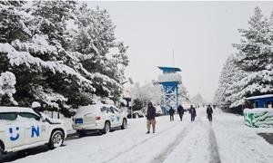 Neve pesada cobre o Escritório das Nações Unidas para a Coordenação de Assuntos Humanitários (OCHA) em Cabul, Afeganistão.