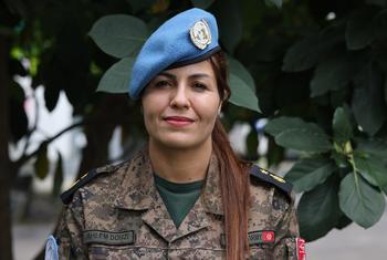 Major Ahlem Douzi, vencedora do Prêmio da ONU para Oficiais Pioneiros de Justiça e Correções