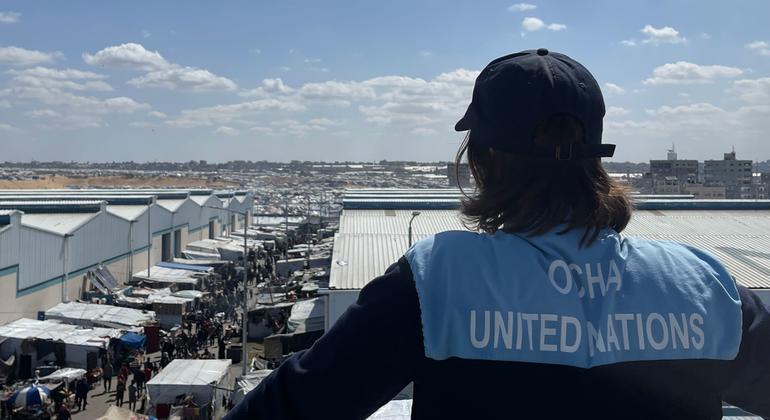 Yasmina Guerda, travailleuse humanitaire de l'ONU, en mission à Rafah, à Gaza, en mars 2024.