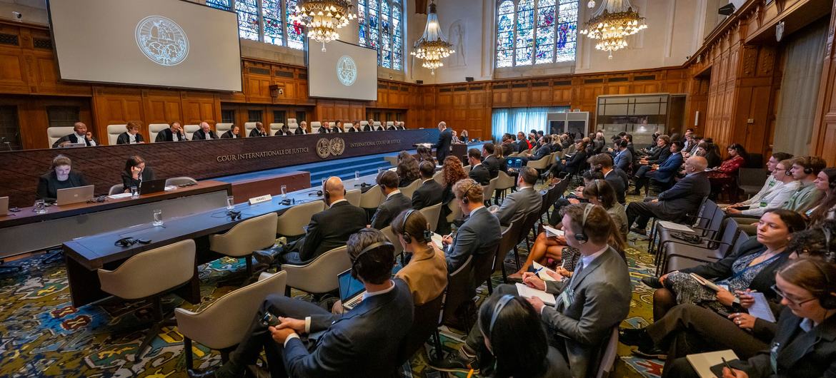 Uma vista da sala do Tribunal Internacional de Justiça em Haia no caso África do Sul v.