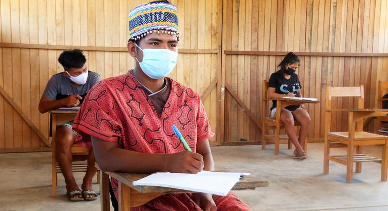 Richard Guimaraes Canayo estuda na Escola Secundária Educativa Alfonso Ugarte-B no distrito de Ucayali de Masisea, Peru.