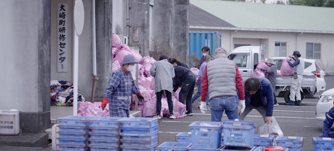 Citizens recycling in Osaki, Japan